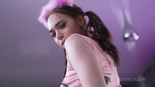 Максимально хардкорный гангбанг с толпой ёбарей и одной несносной крошкой - #1