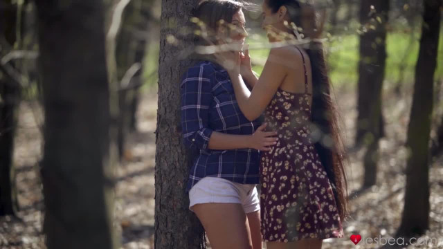 Волшебный фестиваль нетрадиционной женской привязанности, что завораживает - #1