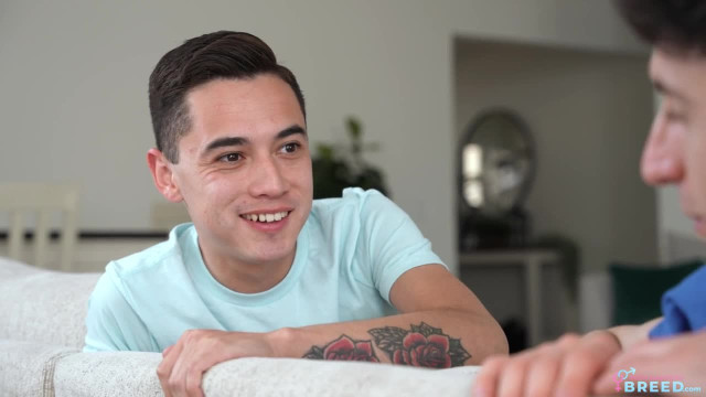 Перевозбуждённая мамаша точно не откажется обслужить два молодых члена - #1