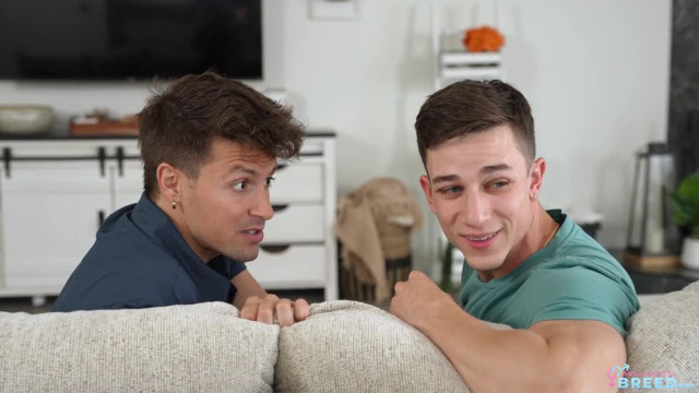 Шикарная мамаша, которая в силах удовлетворить сразу два крупных пениса - #1