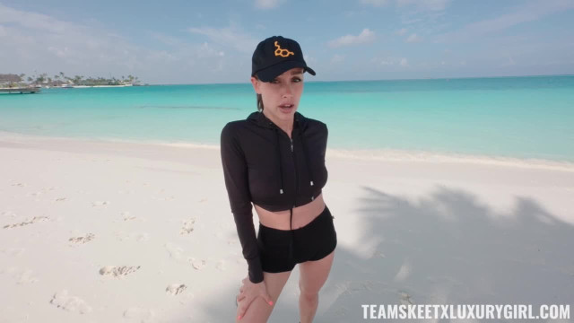 Даже на курорте русская тёлочка не готова отказаться от истинного разврата - #1